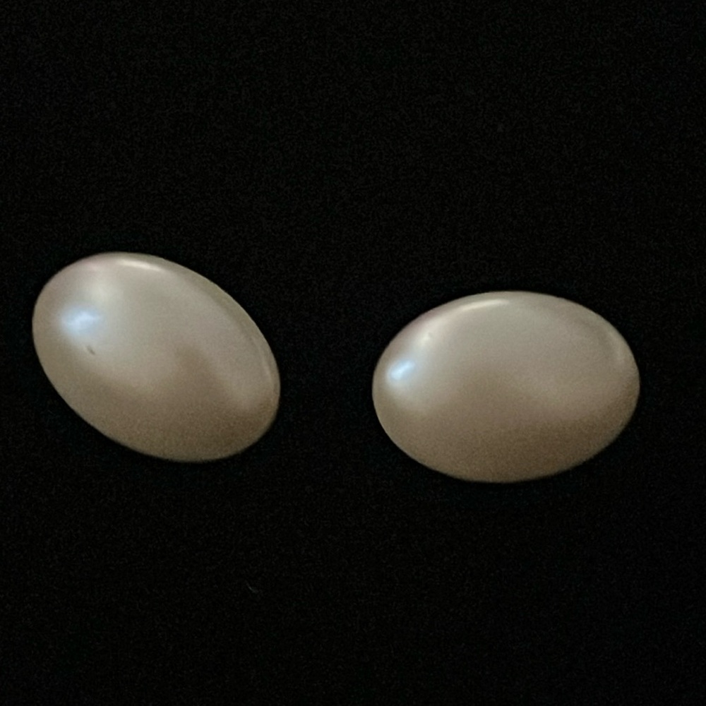 White Cream Pearl-like Oval Shape Earrings